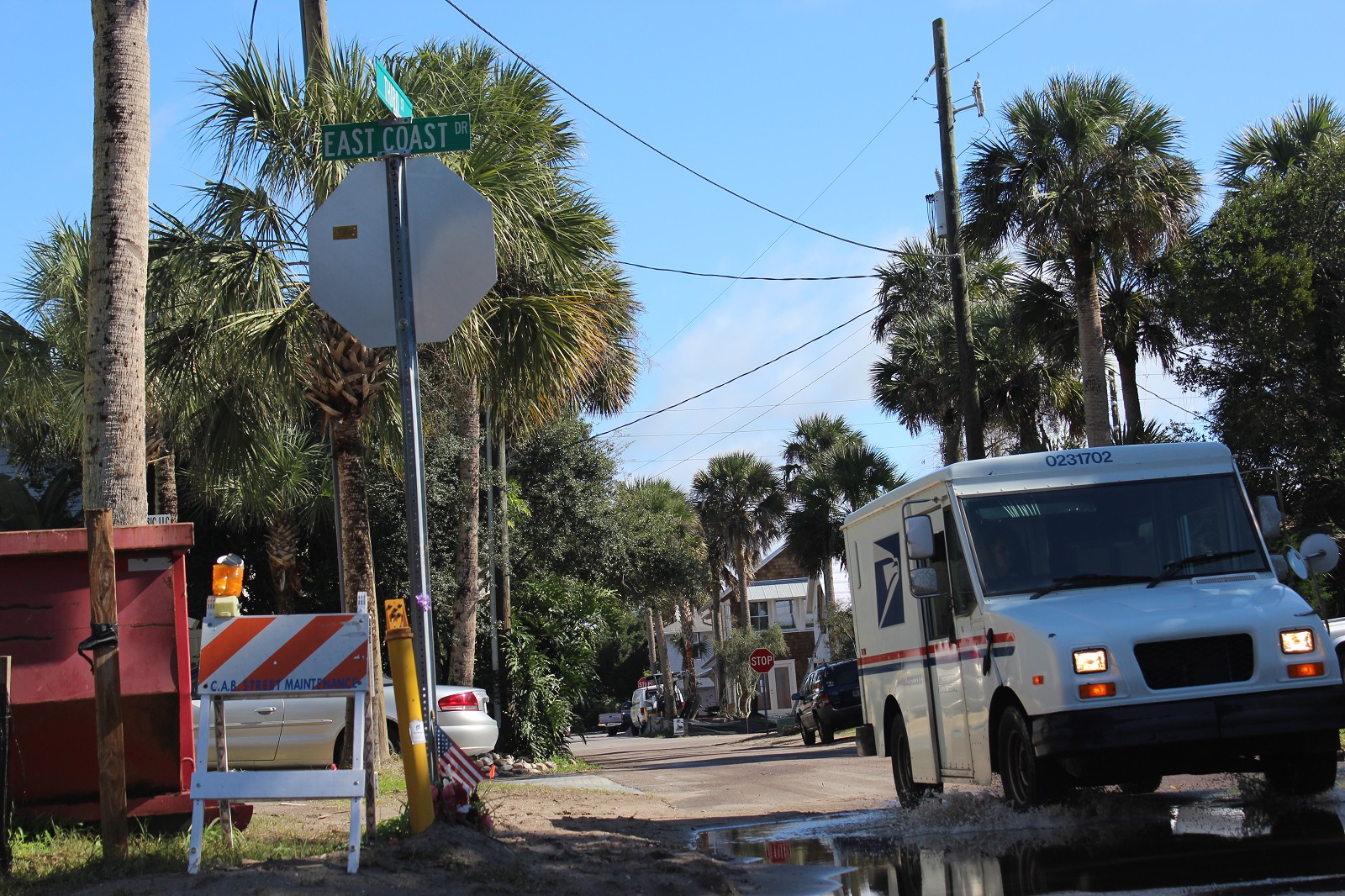 background image, Florida street scene with mail truck